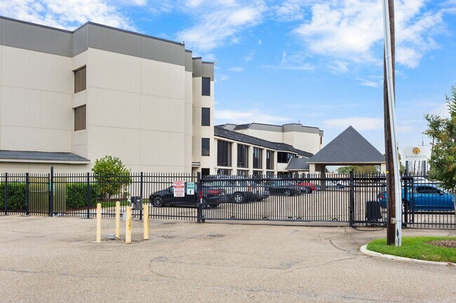 Foto del edificio - 2BR 2BA Condo Downtown (Riverview Condomin...