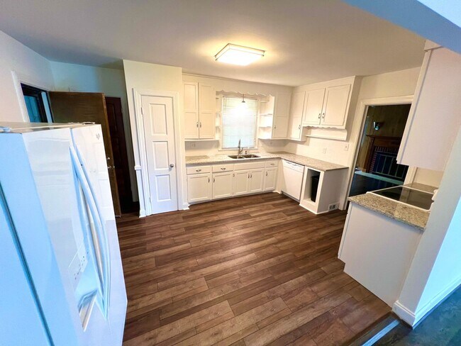 Foto del edificio - Available Now! $2000/MO Donelson living in...