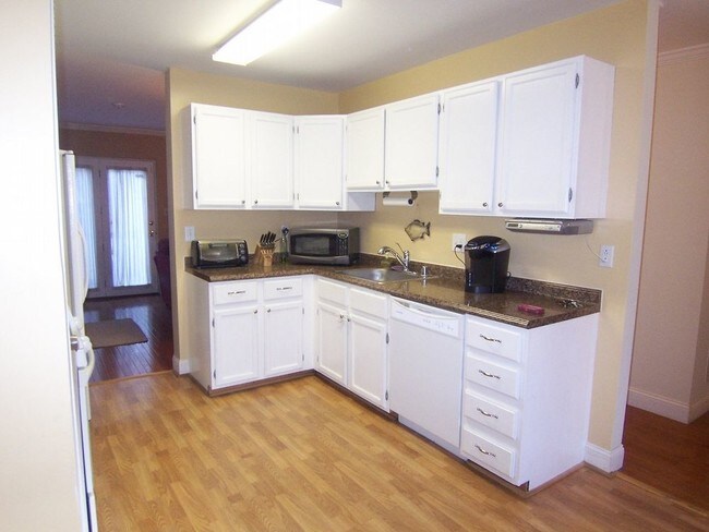 Building Photo - 9322 Town Place Dr