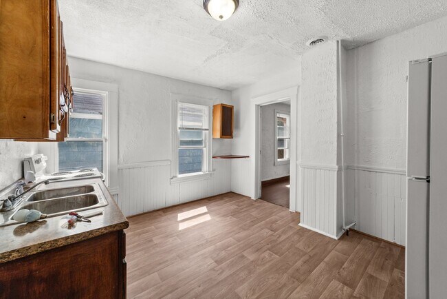 Foto del edificio - 8302 Sowinski Ave