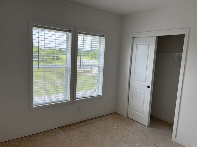 Building Photo - 227 Endhoven St