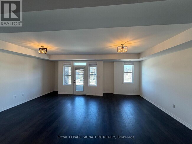 Building Photo - 112 Burnhamthorpe Rd E