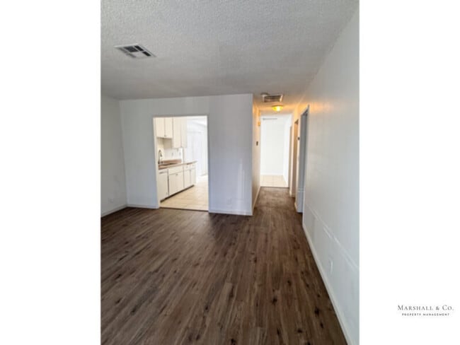 Building Photo - Spacious 2br/1ba, LOW Sec. Deposit, NEW FLOORS, LRG. Bedroooms, Private Patio, Garage!!