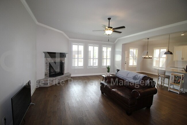 Building Photo - Fabulous 3/2/2 in Waxahachie ISD For Rent!