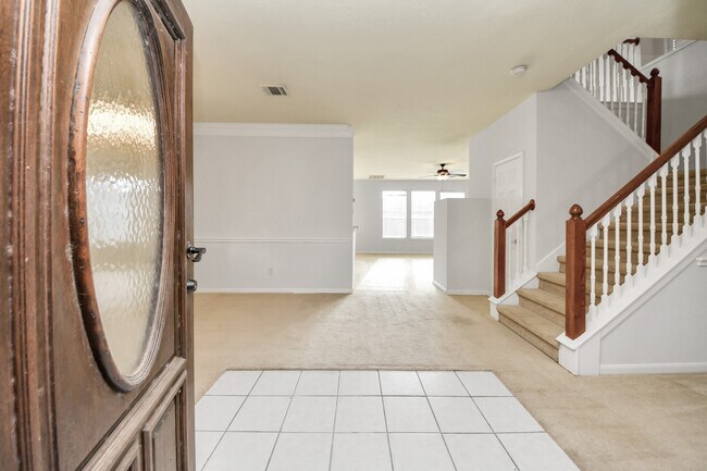 Building Photo - 2423 Waterwood Dr