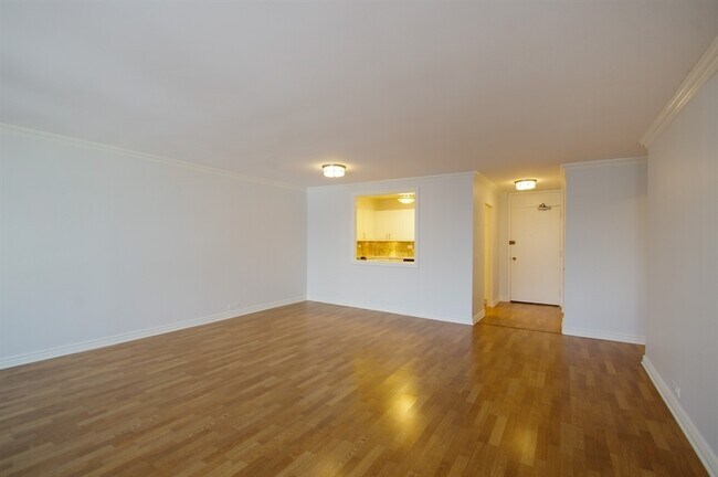 Building Photo - 1560 N Sandburg Ter