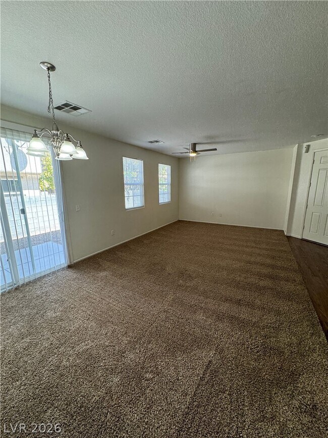 Foto del edificio - 6176 Calm Breeze Ave