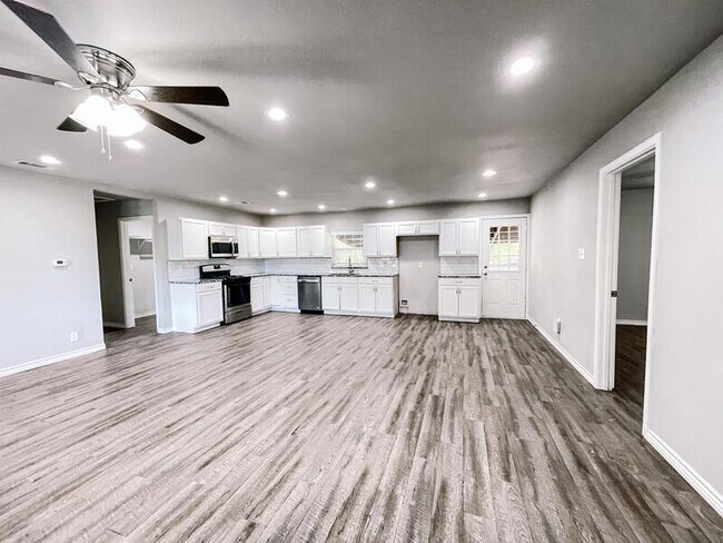Building Photo - 1006 Swanner Dr