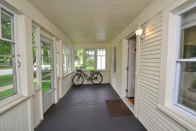 Four Season Porch - 517 Anderson Blvd Apartments