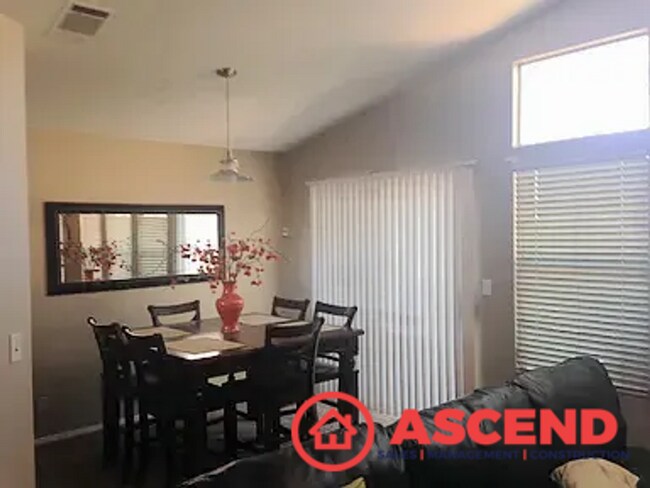 Foto del edificio - 4 Bedroom Home in Northwest!