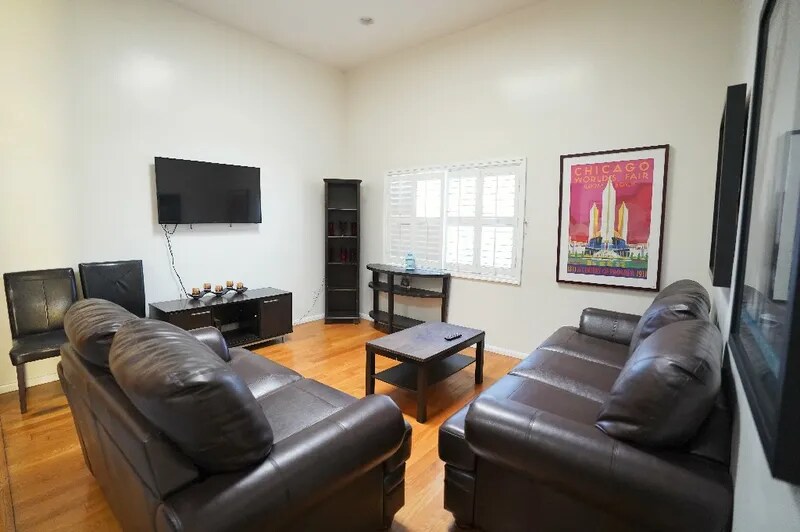 Photo - 1358 W 24th St