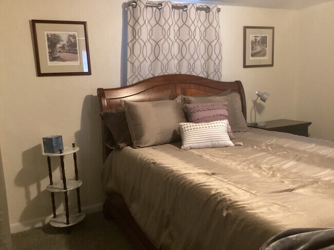 Foto del edificio - 2-1512 E Routt Ave