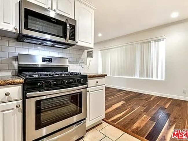 Building Photo - 1112 N Olive Dr