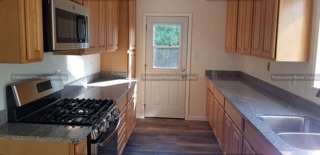 Foto del edificio - Coming soon! Recently remodeled with Moder...