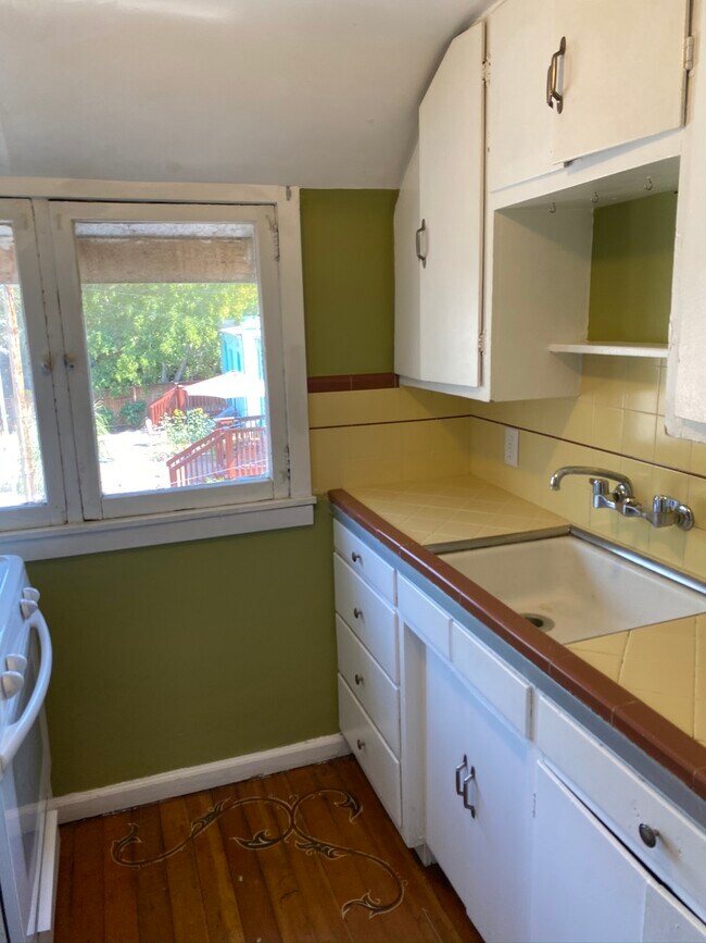 Foto del edificio - 347 800 E