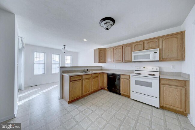 Foto del edificio - 687 E Walnut St