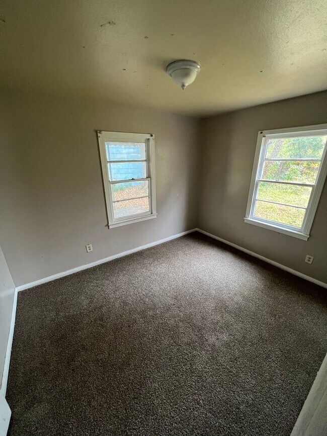 Building Photo - 3534 Pleasant Dr