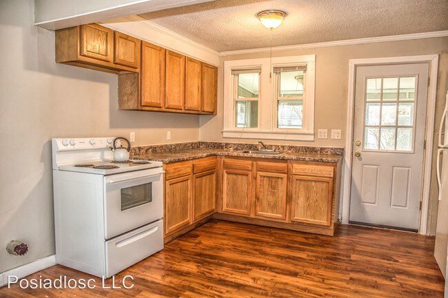 Building Photo - 2 br, 1 bath House - 209 Adams St