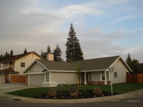 Building Photo - 1421 Everett Way
