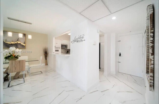 Foto del edificio - 19370 Collins Ave