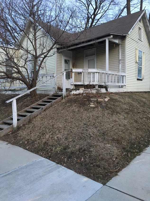 Primary Photo - 2100 N 19th St