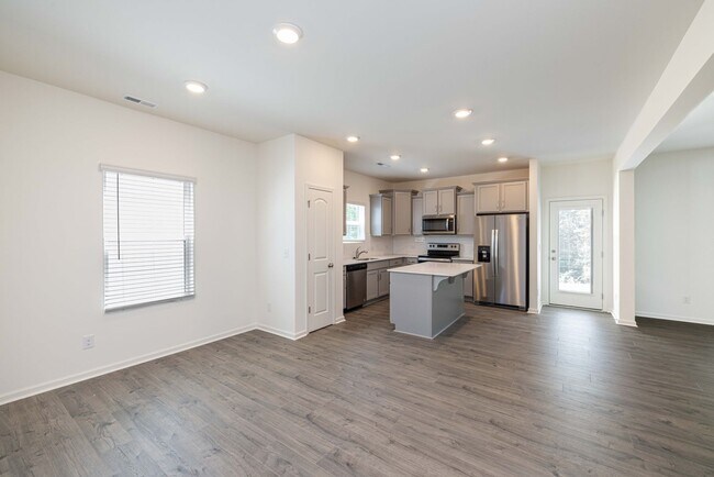 Foto del edificio - 4 Bedroom Home Piedmont Area - AVAILABLE J...