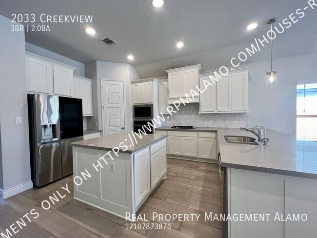 Foto del edificio - 2033 Creekview-
