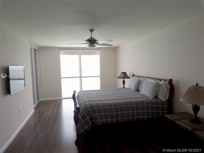 Foto del edificio - 16711 Collins Ave