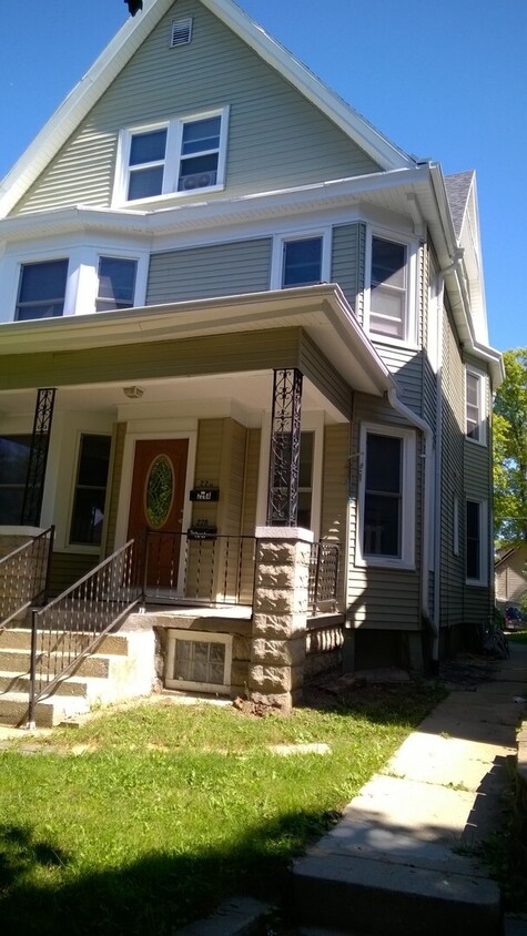 Primary Photo - Newly Remodeled 4 Bedroom 3 story 1800 Sq ...