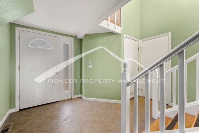Building Photo - Inviting Split Level home with Stainless S...