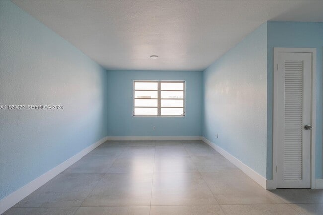 Building Photo - 1250 SW 4th St