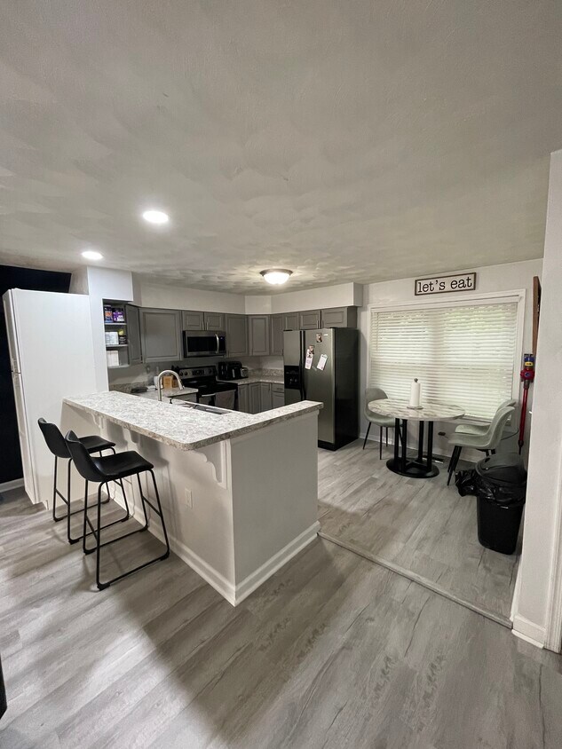 Foto principal - 8550 Tidewater Dr