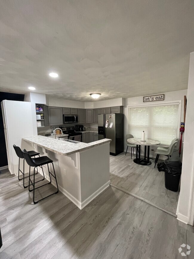 Building Photo - 8550 Tidewater Dr