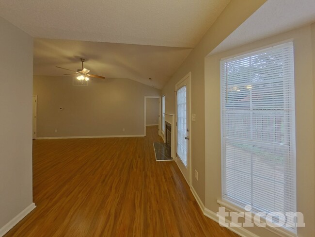 Building Photo - 8523 Lockerbie Ln