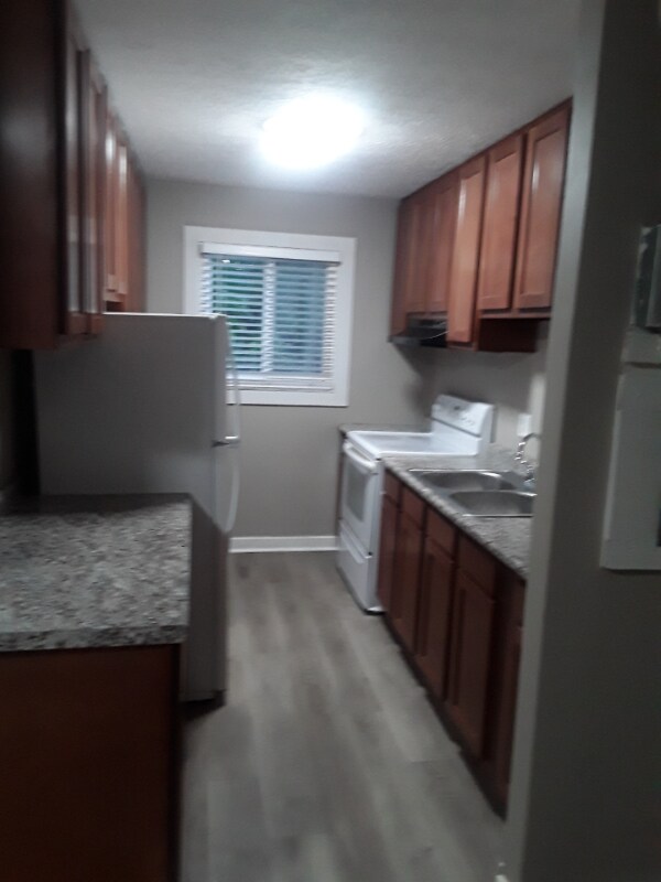 Foto del edificio - 6305 Englewood Ave