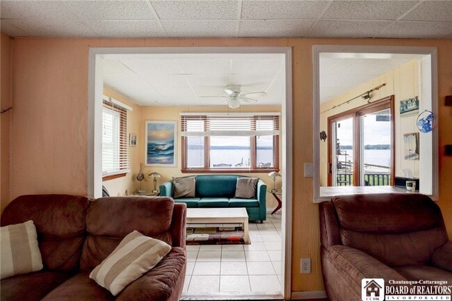 Building Photo - 2372 Lakeside Dr