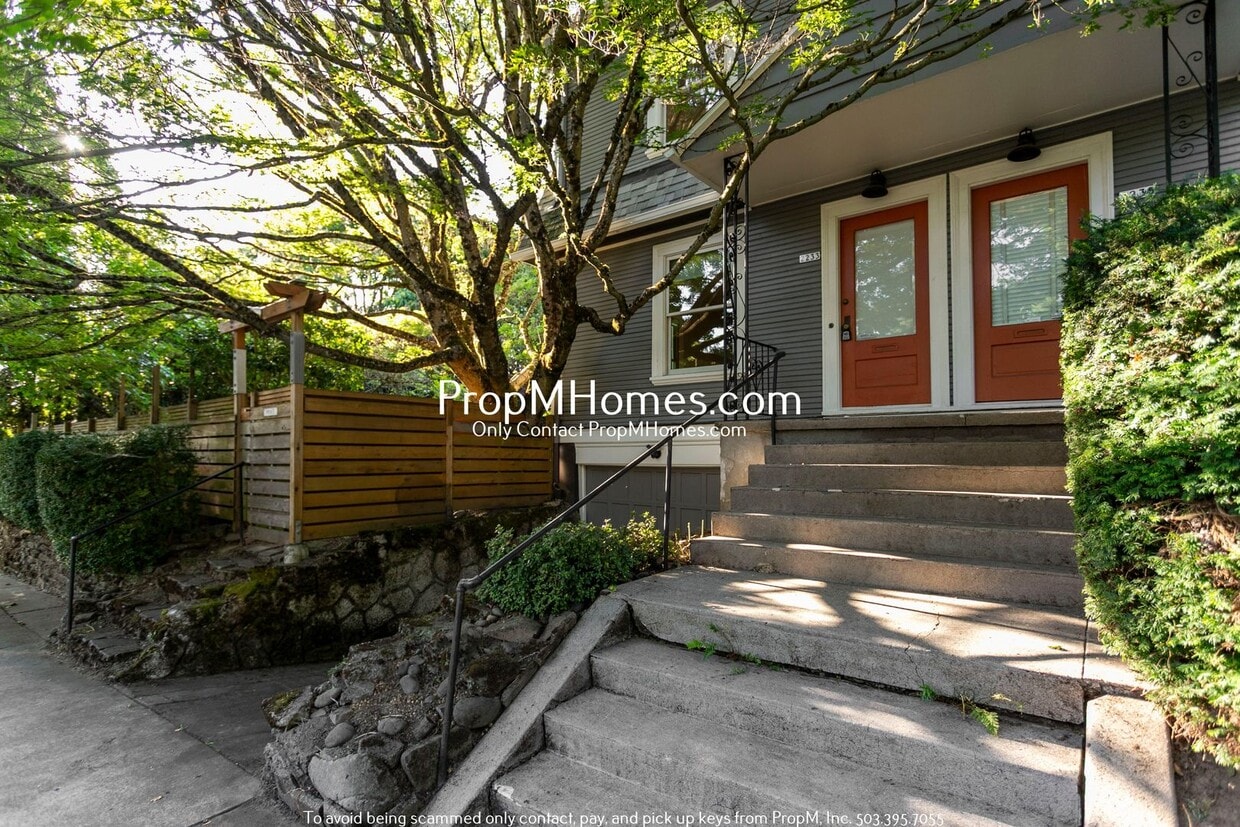 Updated Two Bedroom Duplex in Buckman! - Updated Two Bedroom Duplex in Buckman!