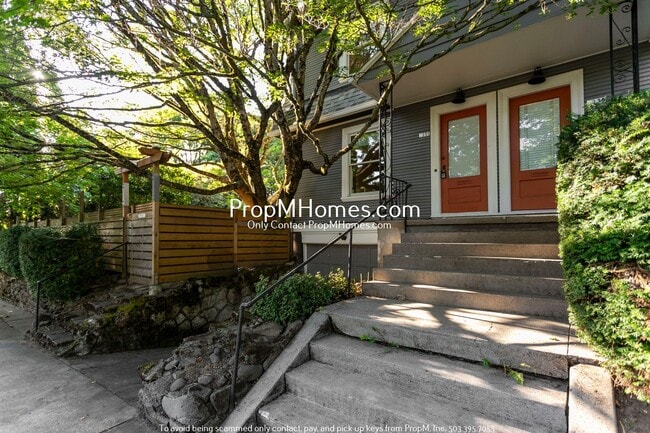 Updated Two Bedroom Duplex in Buckman! - Updated Two Bedroom Duplex in Buckman! Townhome