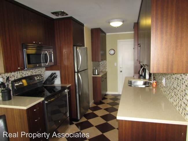 Foto del edificio - 608-612 Sunset Ave N