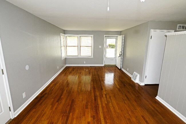 Building Photo - 1231 Laire Dr