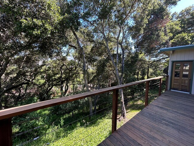 Foto del edificio - 3BR/ 2BA CARMEL VALLEY RETREAT