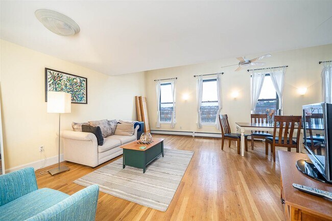 Foto del edificio - 1115 Willow Ave