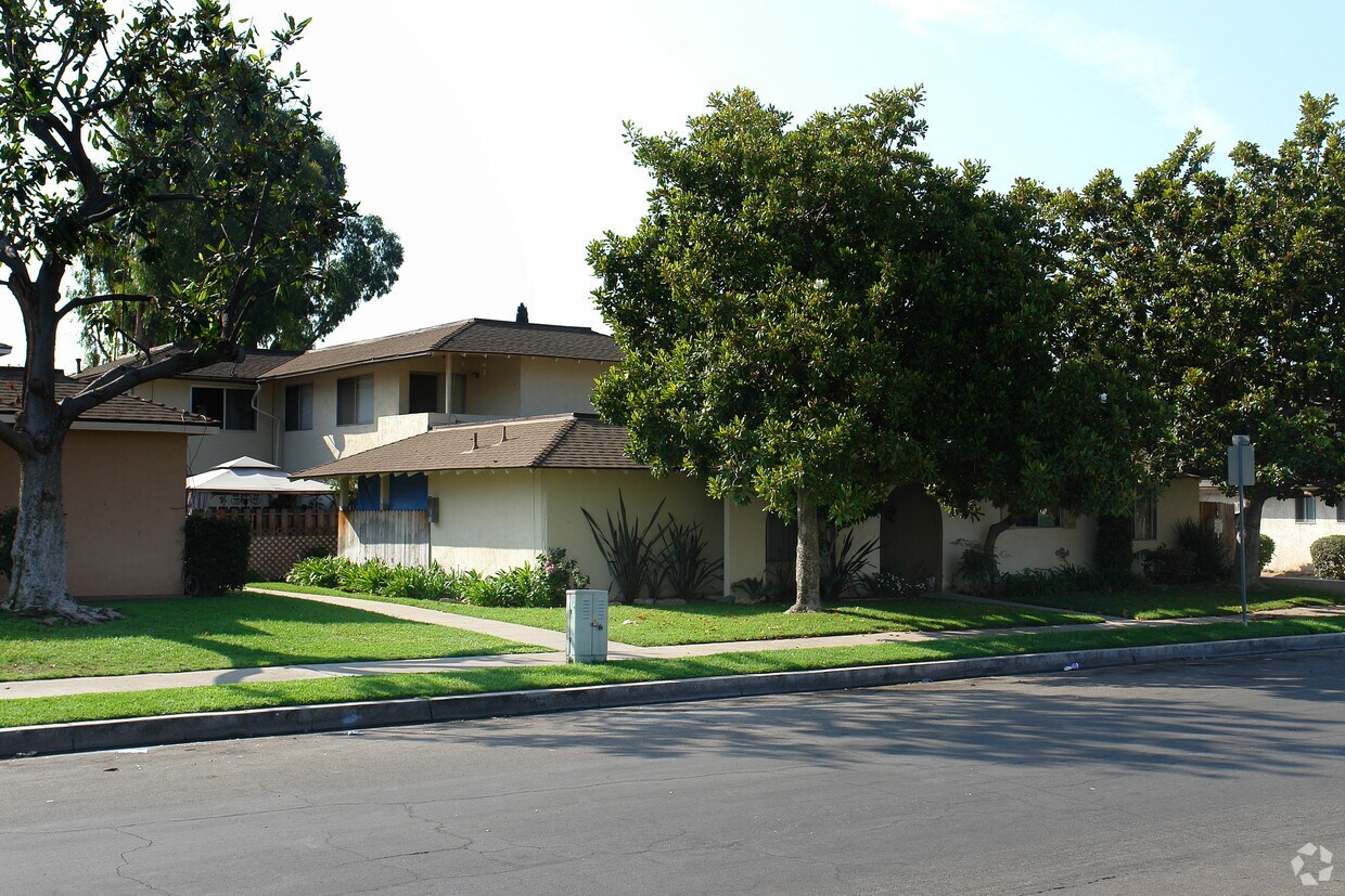 Primary Photo - 651 S Fashion Park St
