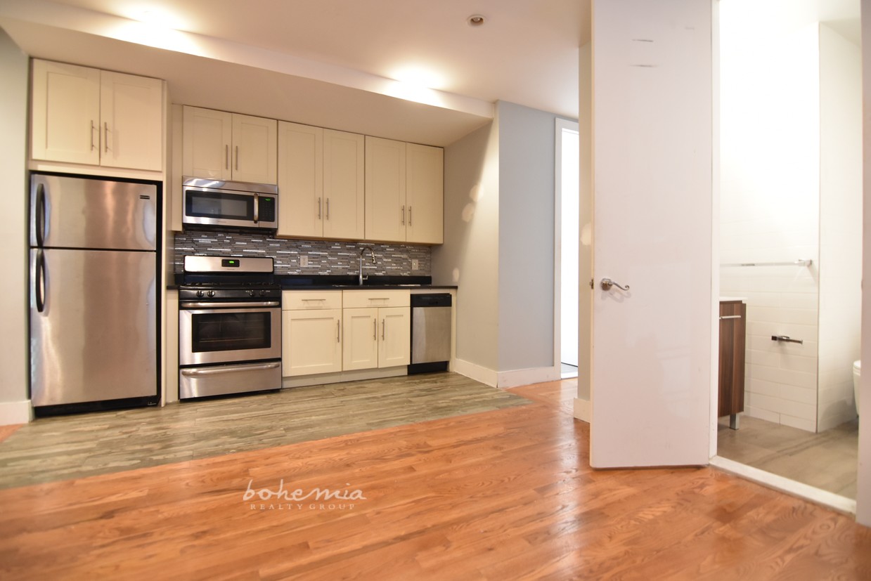 Primary Photo - 611 W 149th St
