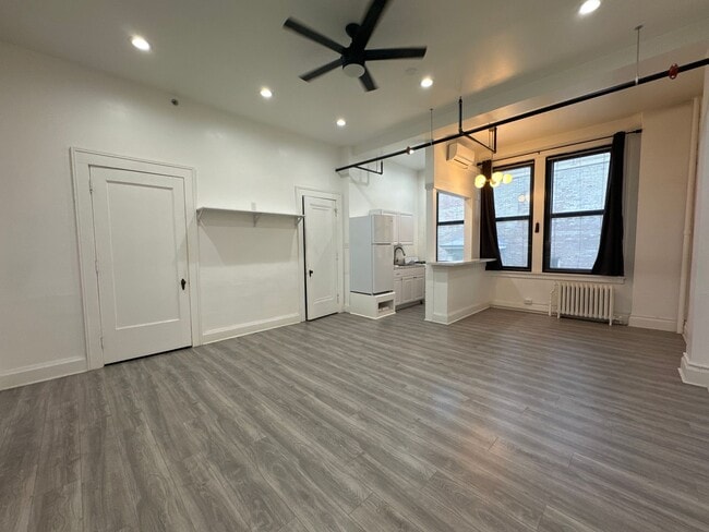 Building Photo - Loft Style Large Studio Apartment