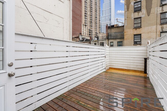 Building Photo - 218 W 72nd St