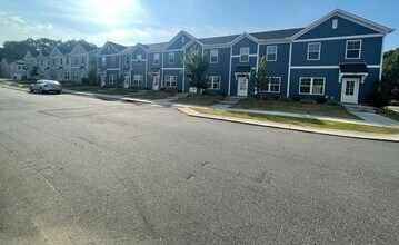 Building Photo - 108 Dogwood Vlg Trl