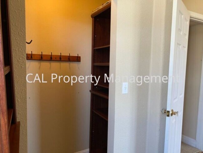 Foto del edificio - Beautiful 4 bedroom home in Salinas, CA