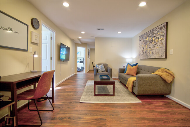 Foto del edificio - 2050 South Glebe Road Unit A