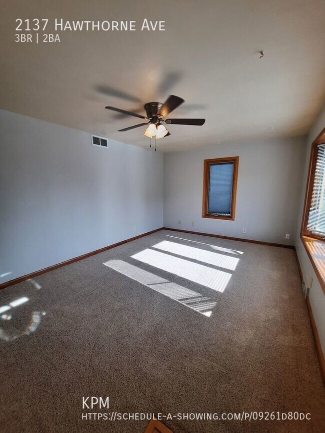 Building Photo - 3 BEDROOM | 2 BATH | GARAGE | FENCED YARD ...